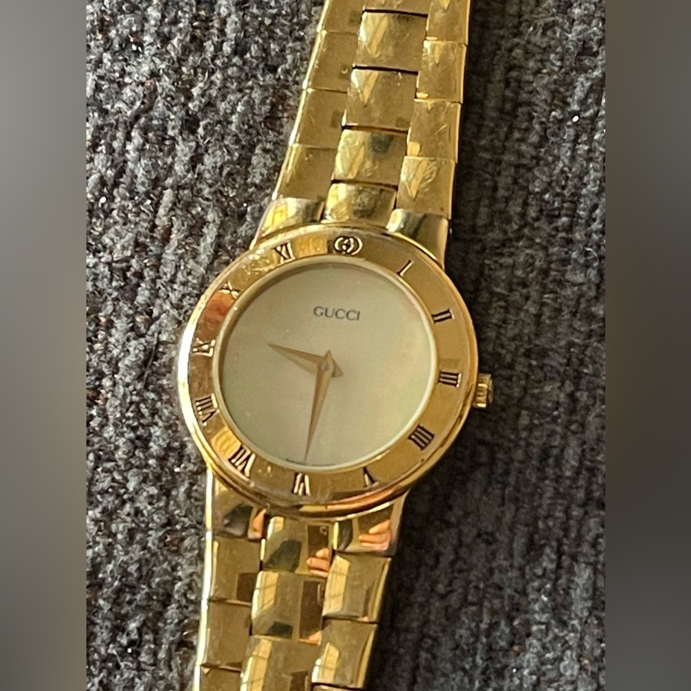 Vintage Gucci watch 18k